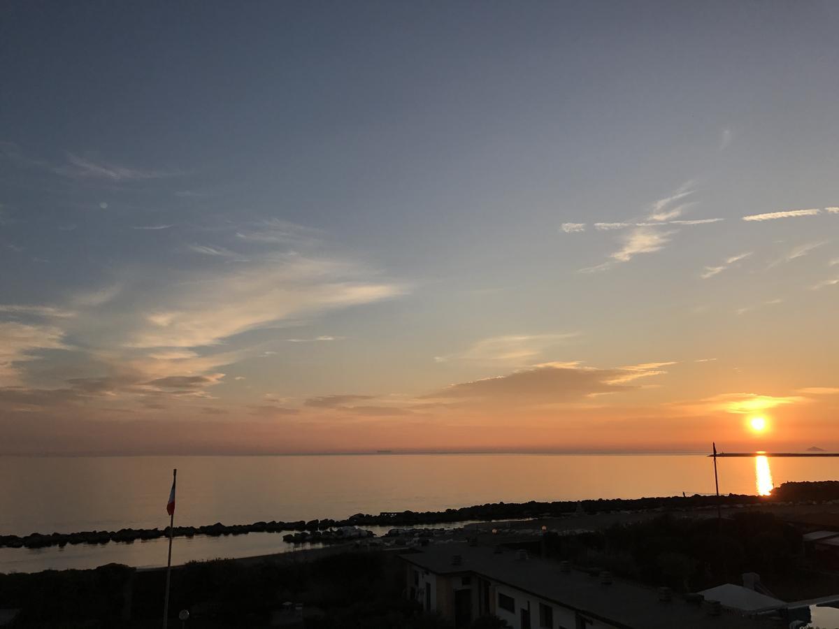 Ostello Apuano Marina Di Carrara Eksteriør billede